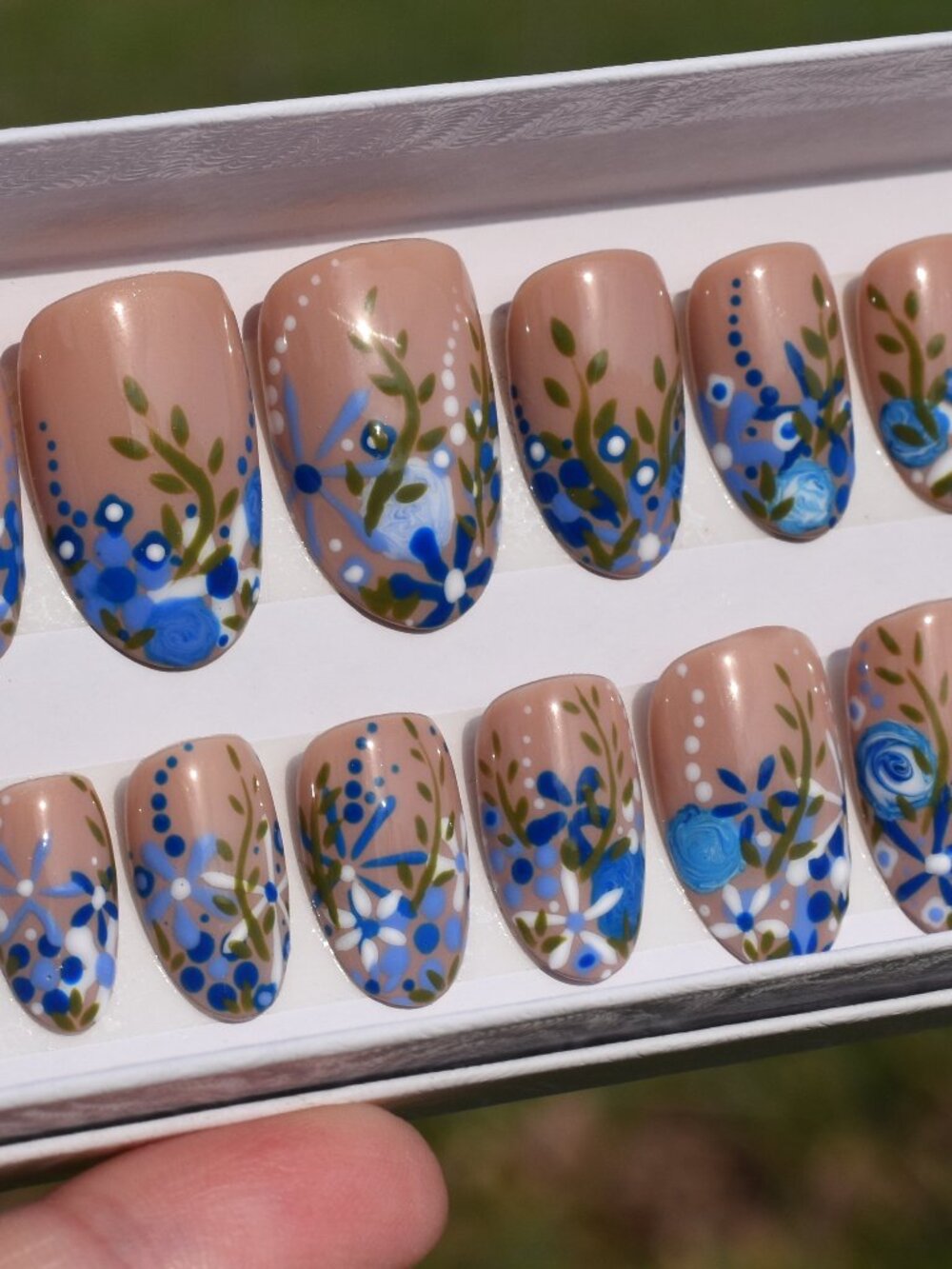 Hand Painted Gel Oval False Press On Nail Set With Blue Flowers